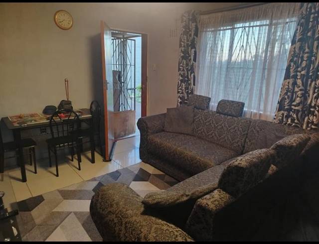 1 BEDROOM APARTMENT FOR SALE IN LONGCROFT